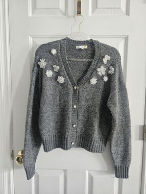 NWOT C&C California 3D Floral Gray Knit Cardigan